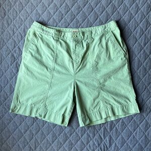 Eddie Bauer Womens Mercer Fit Green Cargo Shorts hiking outdoor gorpcore 18